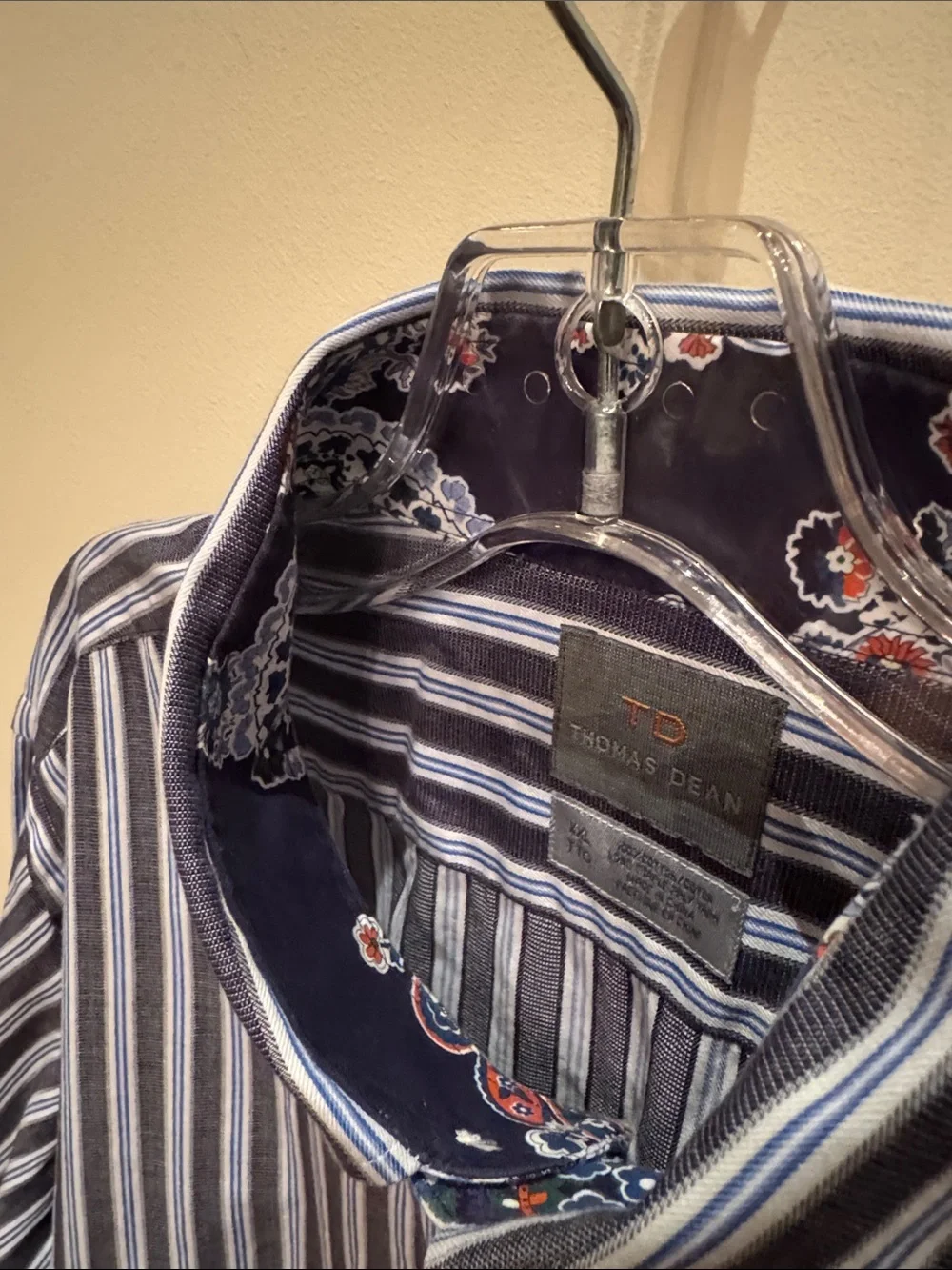Thomas Dean Men's Gray and White Vertical Stripe Button-Down Shirt